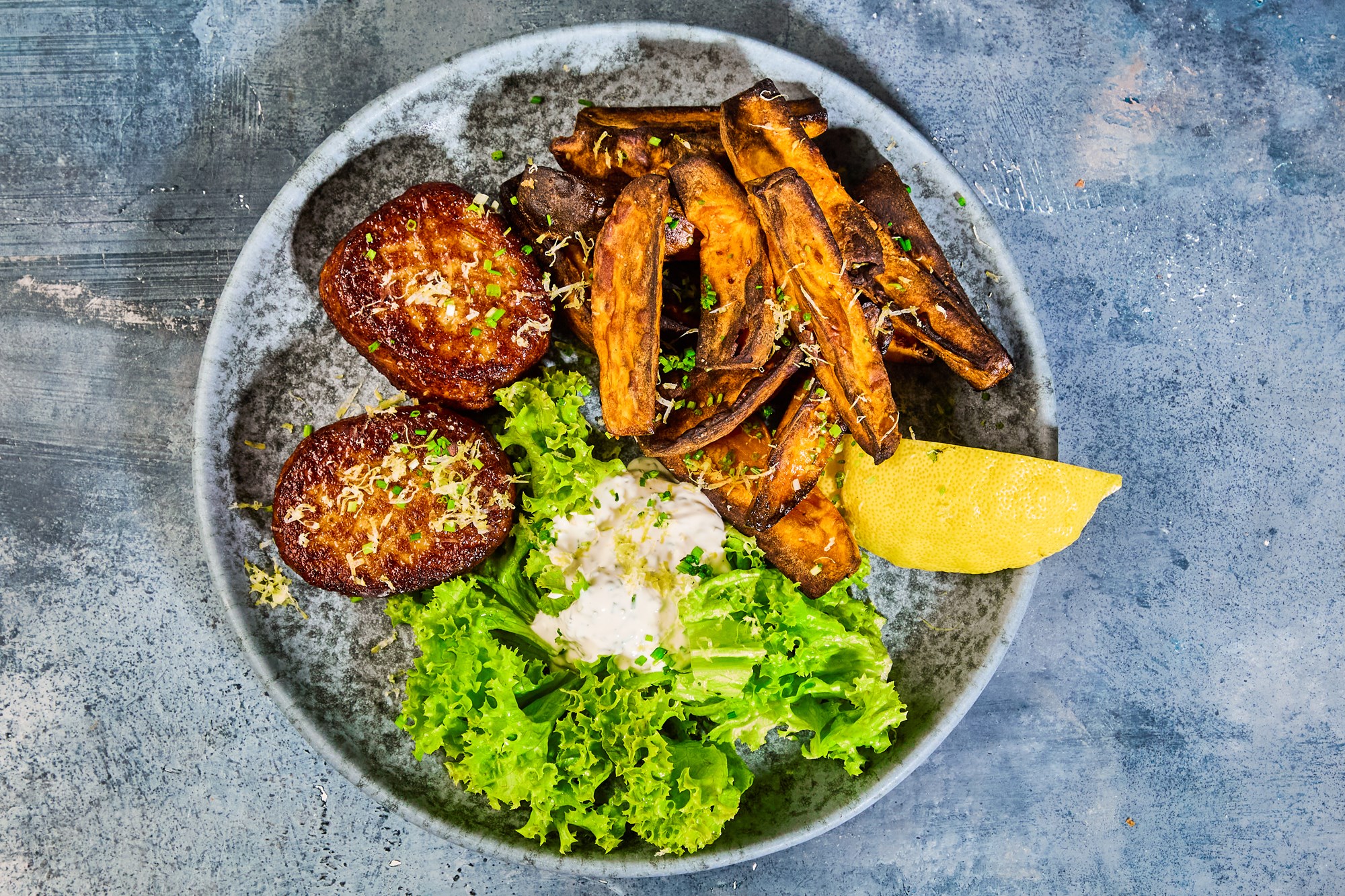 ELITE Team Danmark Fiskefrikadeller med søde kartofler og purløgsdressing