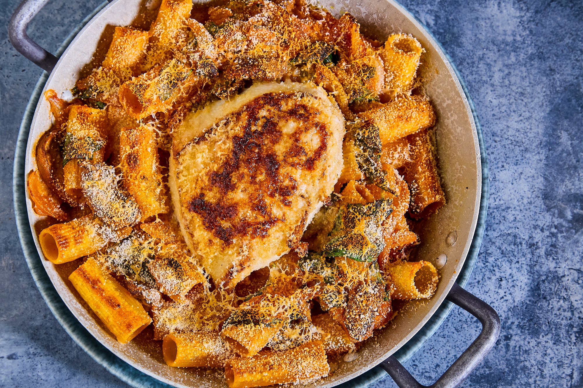 Kyllingebryst med bagt rigatoni