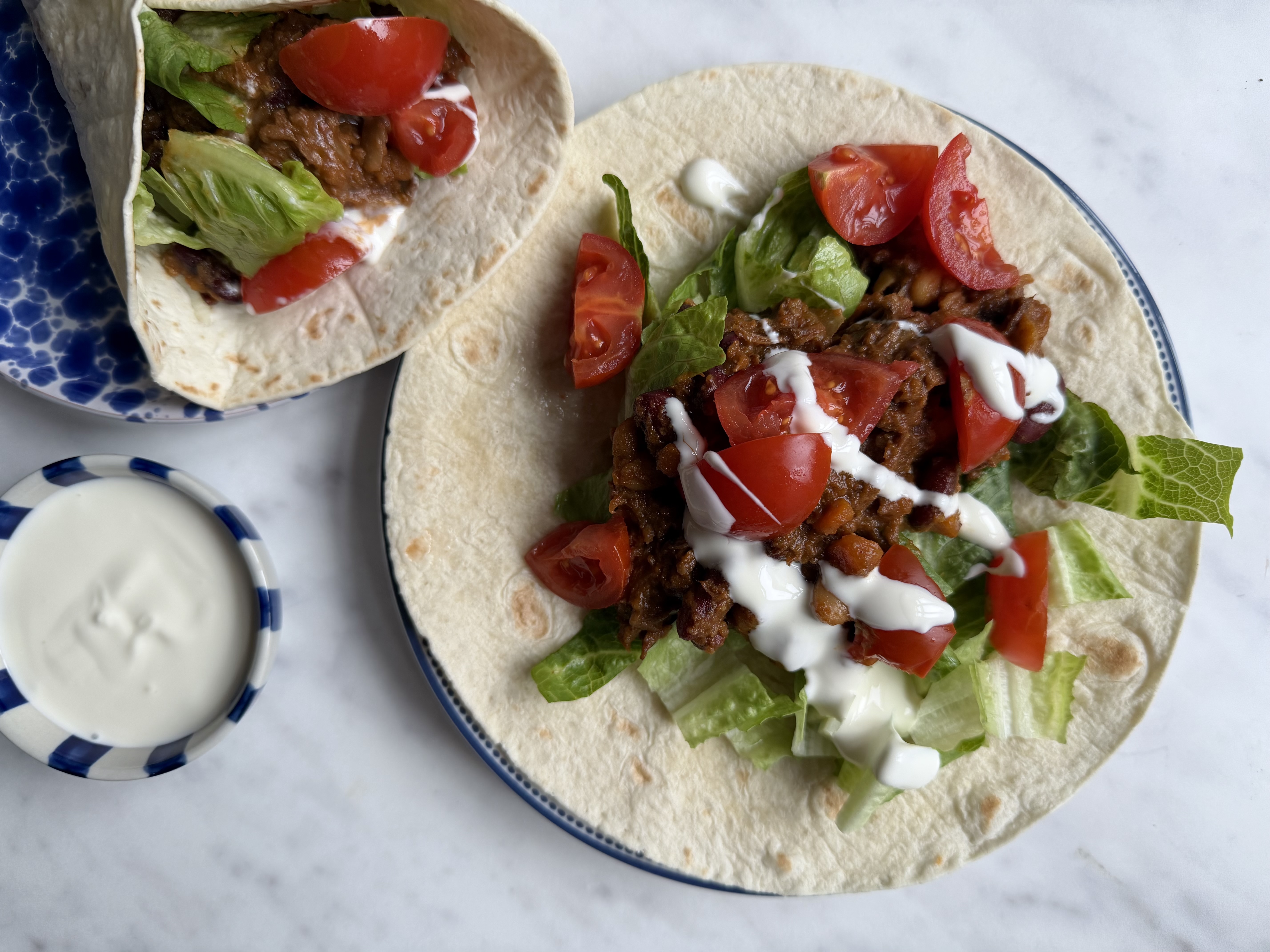 HEAT Burritos med chili con carne, salat og cremefraiche