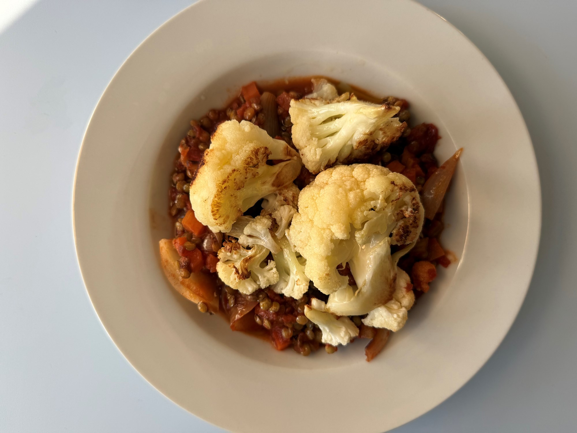 Stegt blomkål og tomatsauce