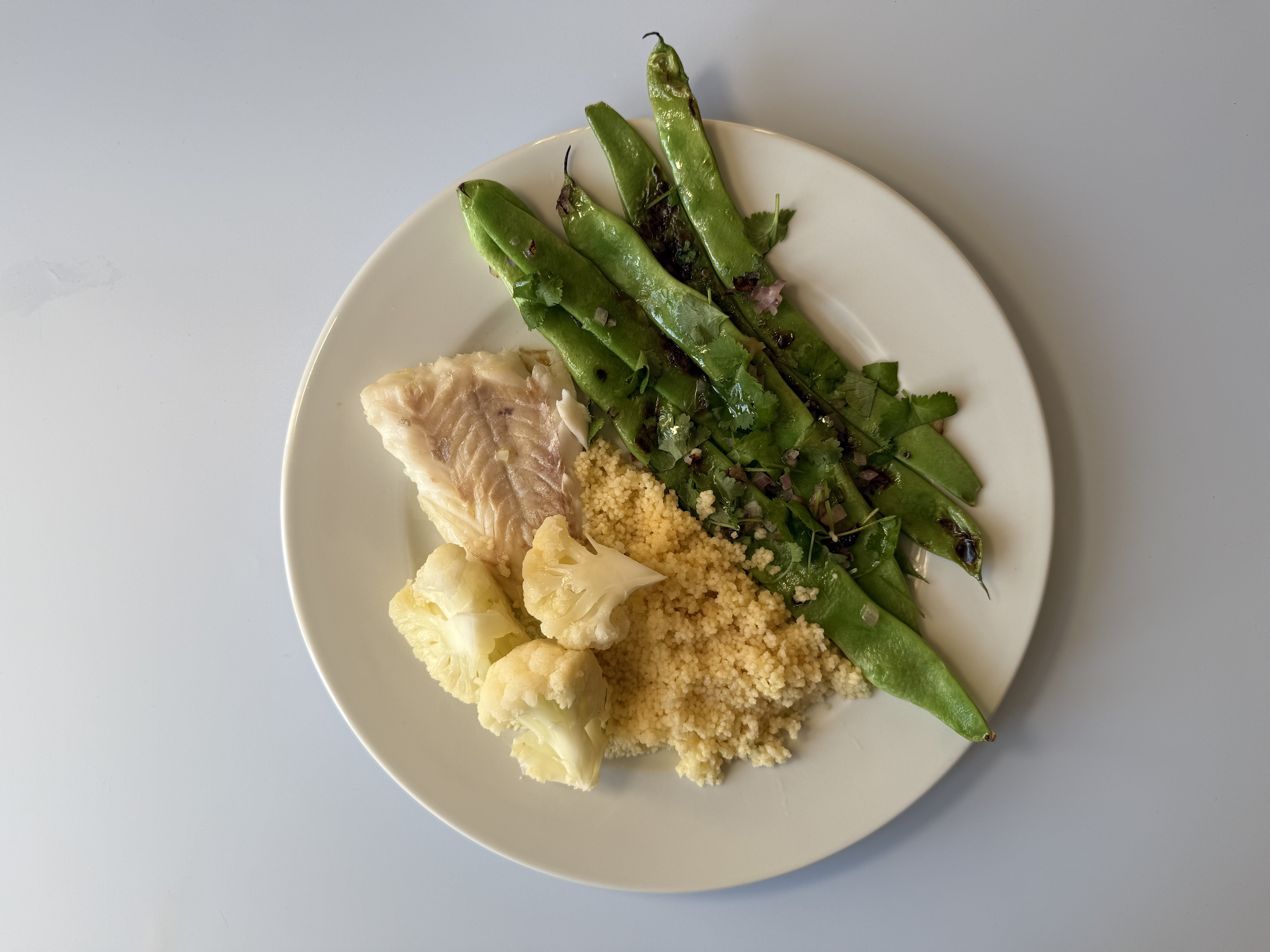 Stegt lange med grønne bønner med citron, koriander og couscous