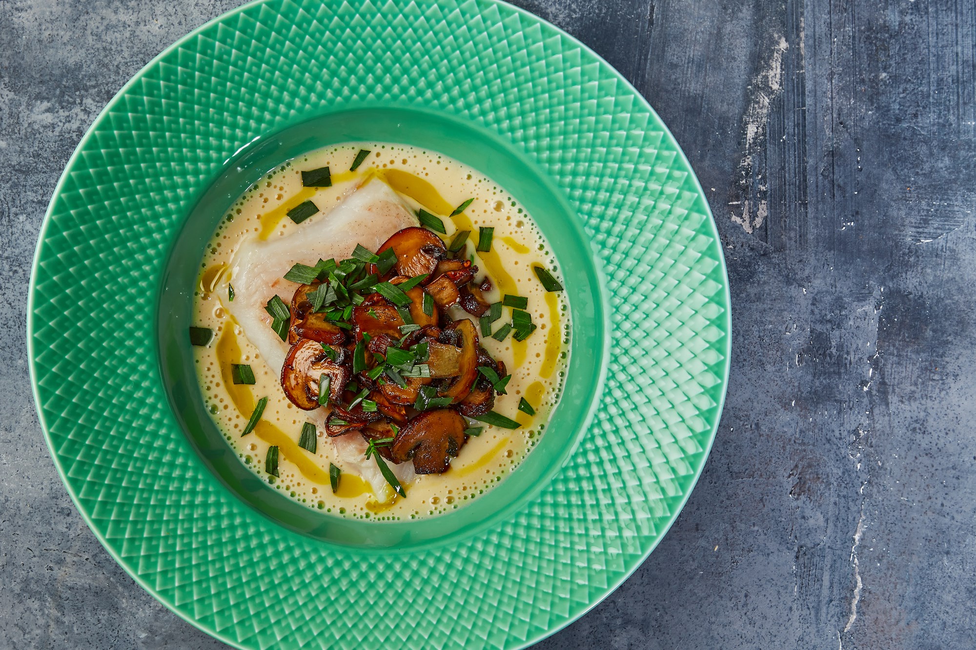 Jordskokkesuppe med bagt torsk/lange, stegte marksvampe og estragon